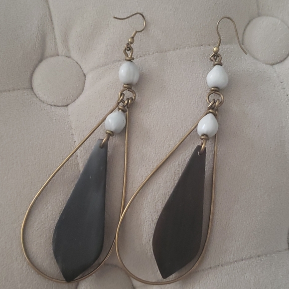 NWOT handmade drop earrings from Nigeria - Picture 3 of 8